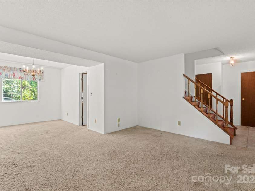 7234 Rollingridge Drive, Charlotte, NC 28211.  MLS# CAR4289087, YatesRealty ID 30213. 