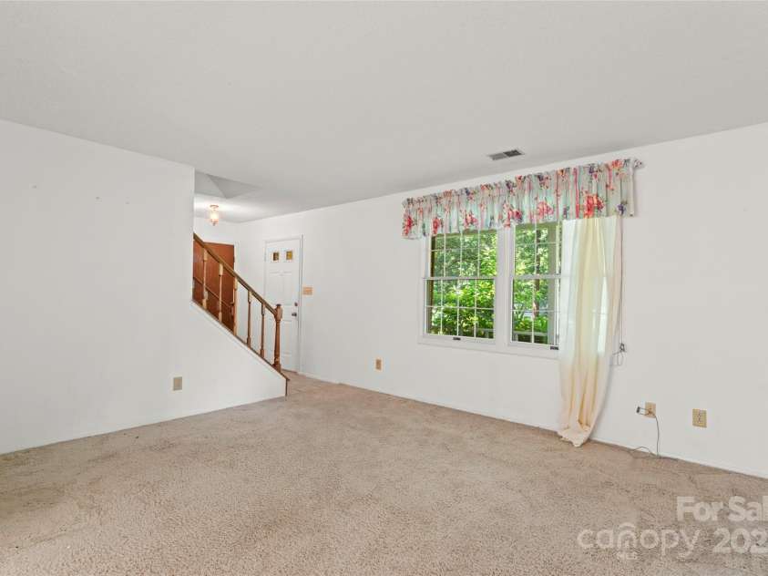 7234 Rollingridge Drive, Charlotte, NC 28211.  MLS# CAR4289087, YatesRealty ID 30213. 