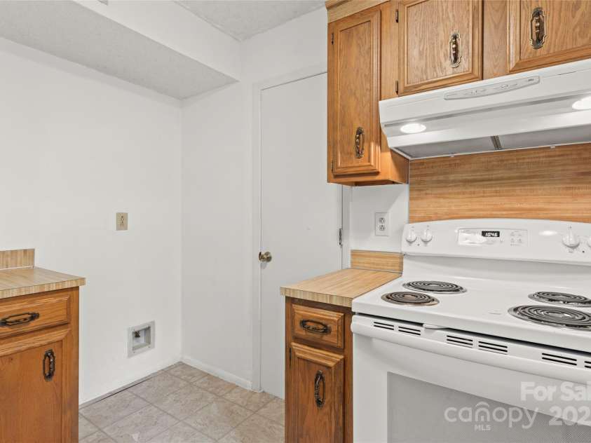 7234 Rollingridge Drive, Charlotte, NC 28211.  MLS# CAR4289087, YatesRealty ID 30213. 