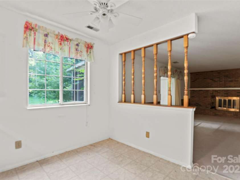 7234 Rollingridge Drive, Charlotte, NC 28211.  MLS# CAR4289087, YatesRealty ID 30213. 