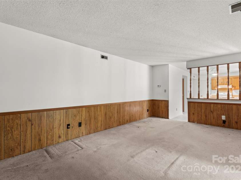 7234 Rollingridge Drive, Charlotte, NC 28211.  MLS# CAR4289087, YatesRealty ID 30213. 