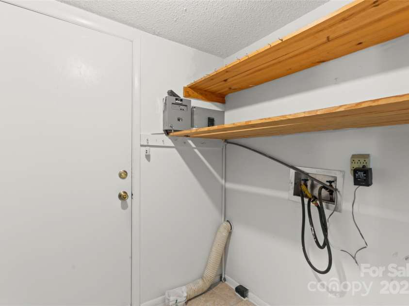 7234 Rollingridge Drive, Charlotte, NC 28211.  MLS# CAR4289087, YatesRealty ID 30213. 