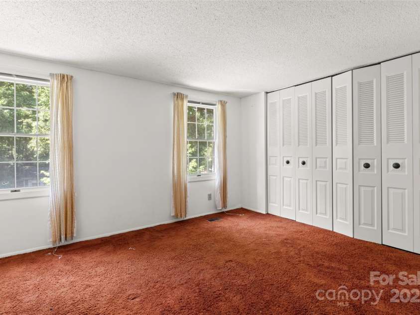 7234 Rollingridge Drive, Charlotte, NC 28211.  MLS# CAR4289087, YatesRealty ID 30213. 