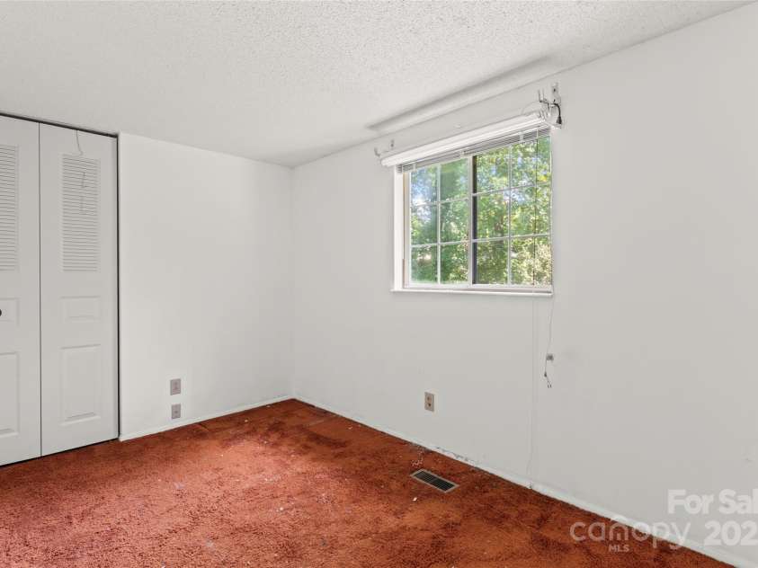 7234 Rollingridge Drive, Charlotte, NC 28211.  MLS# CAR4289087, YatesRealty ID 30213. 