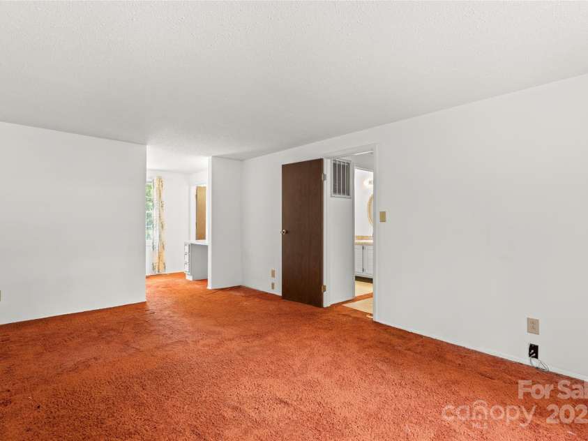 7234 Rollingridge Drive, Charlotte, NC 28211.  MLS# CAR4289087, YatesRealty ID 30213. 