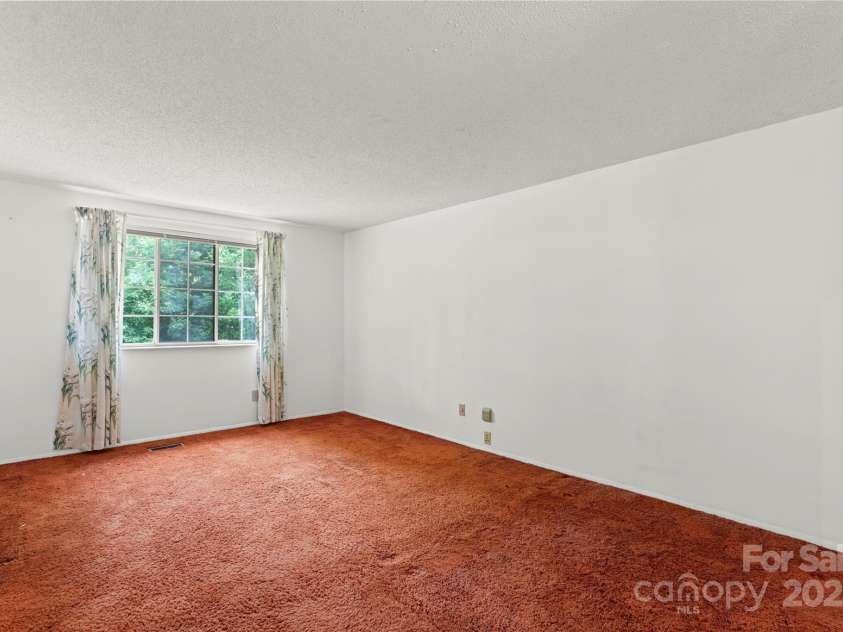 7234 Rollingridge Drive, Charlotte, NC 28211.  MLS# CAR4289087, YatesRealty ID 30213. 