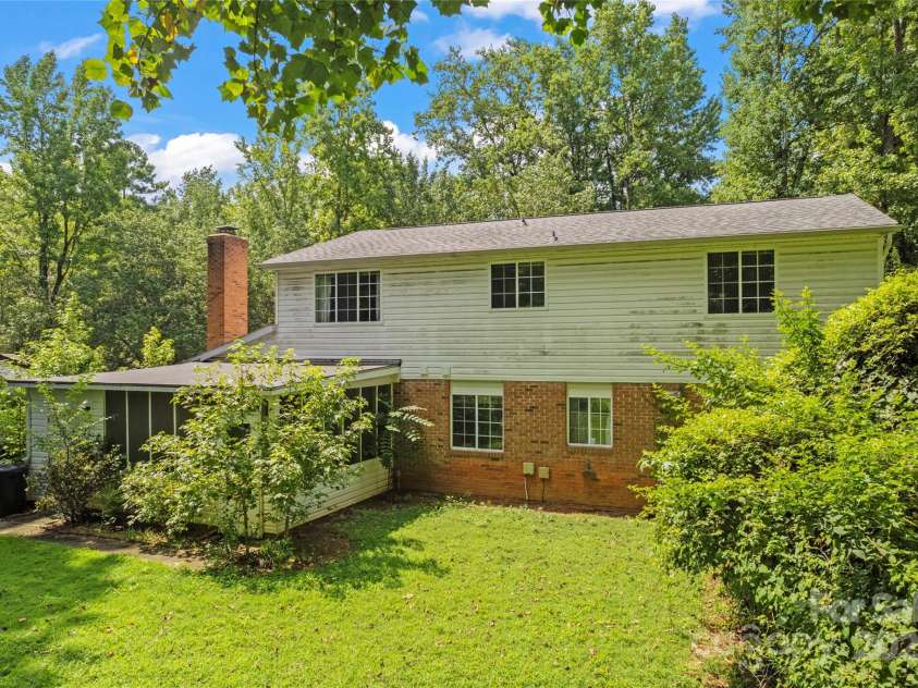 7234 Rollingridge Drive, Charlotte, NC 28211.  MLS# CAR4289087, YatesRealty ID 30213. 