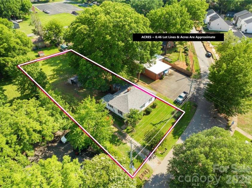 103 Greenway Drive, Huntersville, NC 28078.  MLS# CAR4391441, YatesRealty ID 30215. 