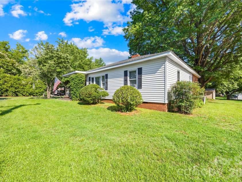 103 Greenway Drive, Huntersville, NC 28078.  MLS# CAR4391441, YatesRealty ID 30215. 