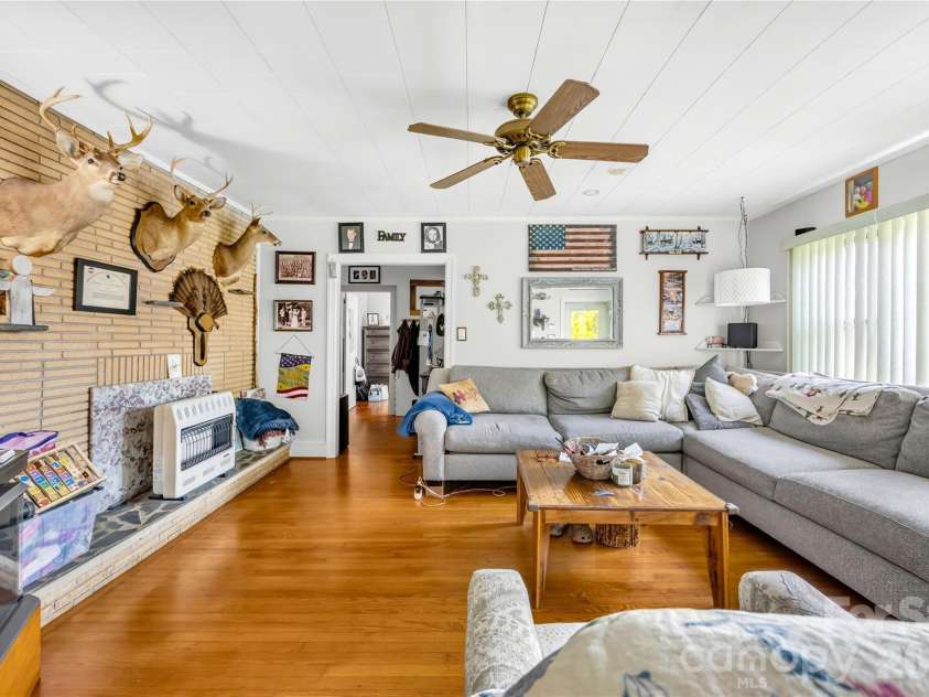 103 Greenway Drive, Huntersville, NC 28078.  MLS# CAR4391441, YatesRealty ID 30215. 