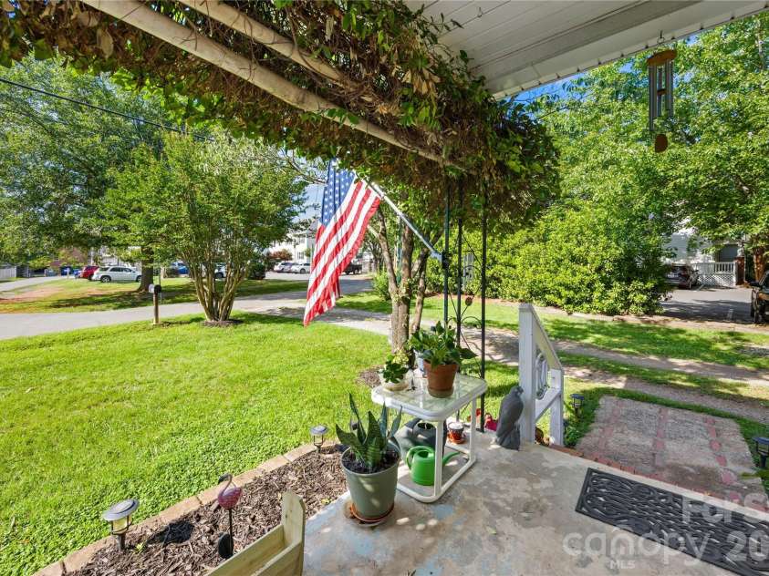 103 Greenway Drive, Huntersville, NC 28078.  MLS# CAR4391441, YatesRealty ID 30215. 