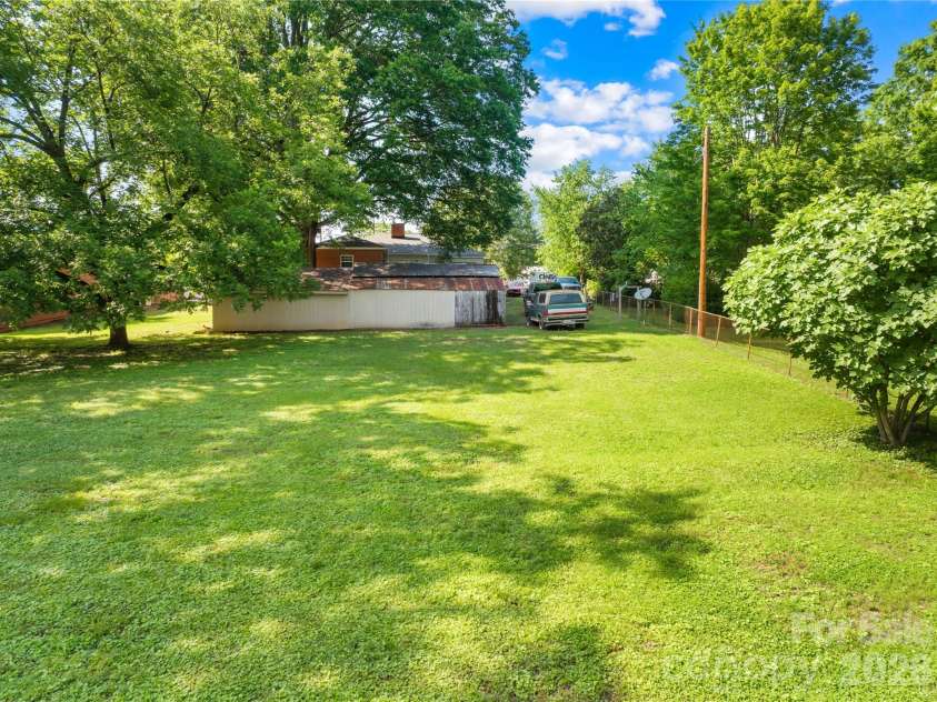103 Greenway Drive, Huntersville, NC 28078.  MLS# CAR4391441, YatesRealty ID 30215. 
