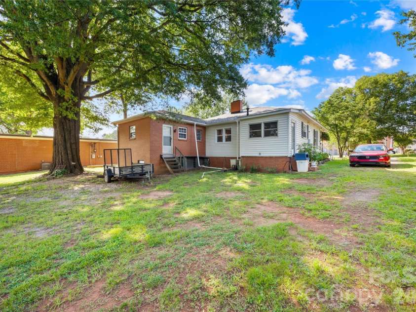 103 Greenway Drive, Huntersville, NC 28078.  MLS# CAR4391441, YatesRealty ID 30215. 