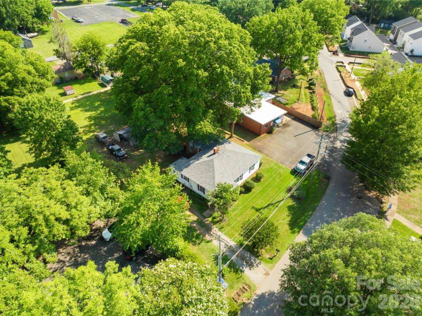 103 Greenway Drive, Huntersville, NC 28078.  MLS# CAR4391441, YatesRealty ID 30215. 