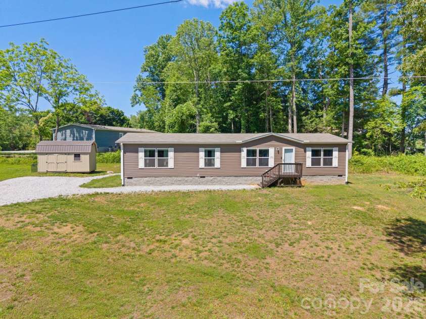 151 Field Sparrow Lane, Hendersonville, NC 28792.  MLS# CAR4388296, YatesRealty ID 30216. Front Exterior