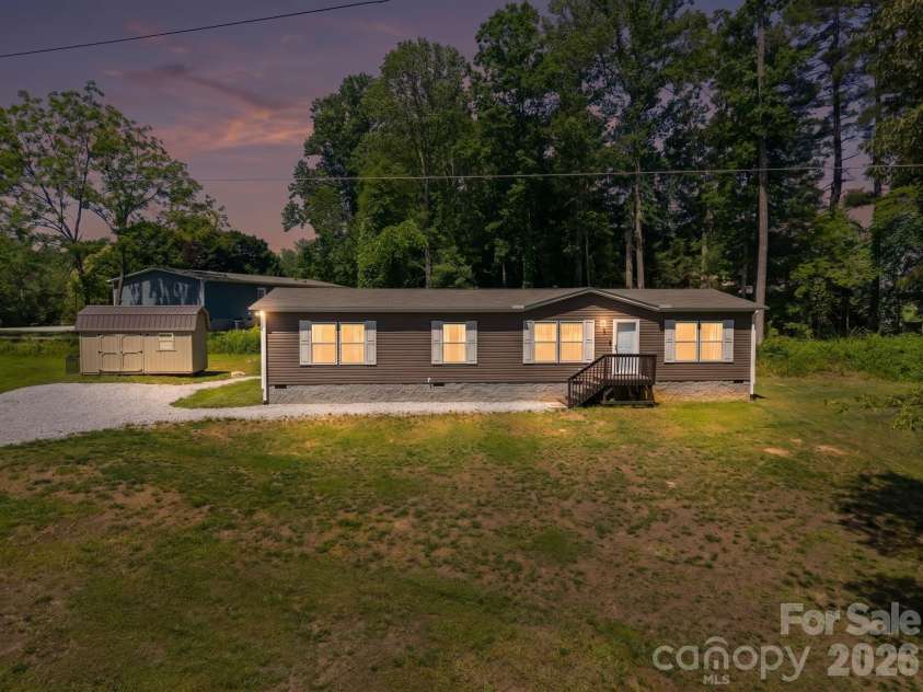 151 Field Sparrow Lane, Hendersonville, NC 28792.  MLS# CAR4388296, YatesRealty ID 30216. Front Exterior