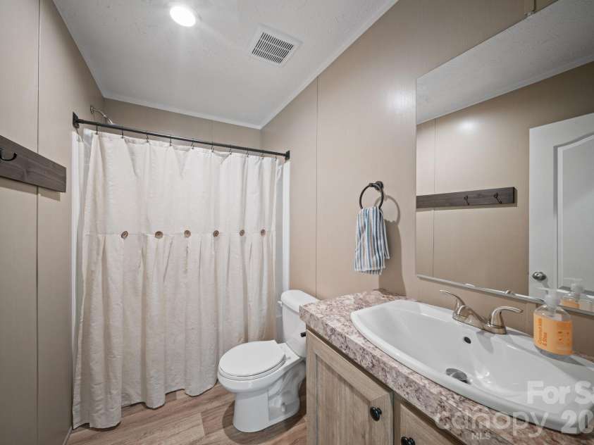 151 Field Sparrow Lane, Hendersonville, NC 28792.  MLS# CAR4388296, YatesRealty ID 30216. Full Bath 2