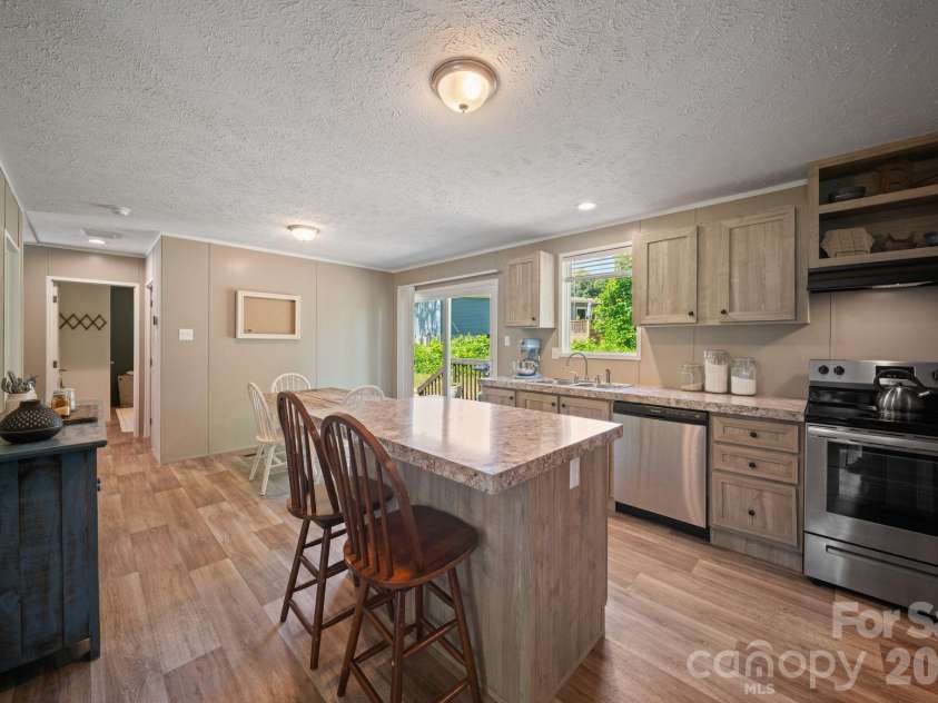151 Field Sparrow Lane, Hendersonville, NC 28792.  MLS# CAR4388296, YatesRealty ID 30216. Kitchen