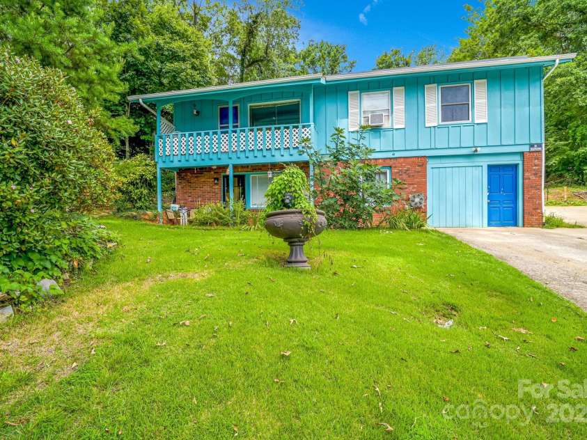 43 Evelake Drive, Asheville, NC 28806.  MLS# CAR4289143, YatesRealty ID 30216. 