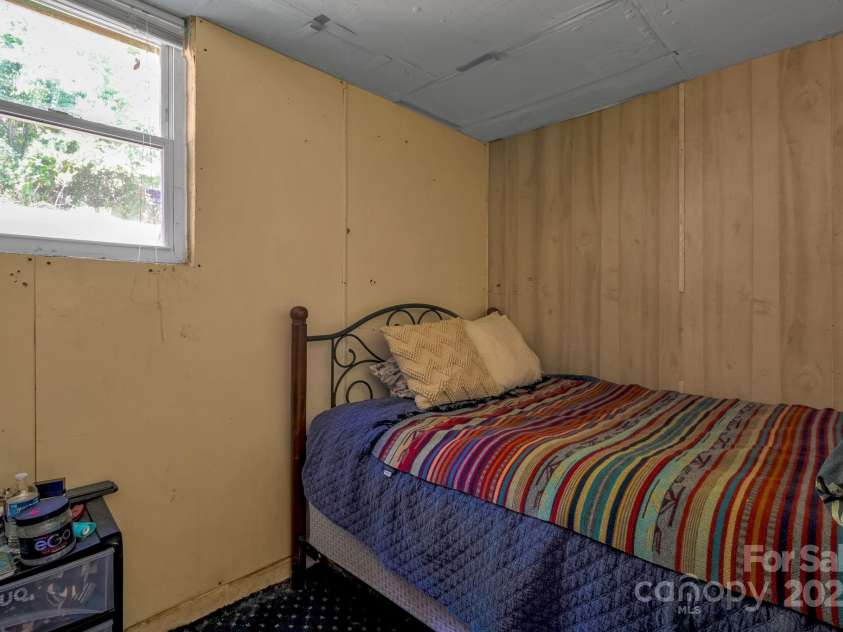 43 Evelake Drive, Asheville, NC 28806.  MLS# CAR4289143, YatesRealty ID 30216. Additional storage room
