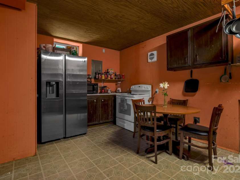 43 Evelake Drive, Asheville, NC 28806.  MLS# CAR4289143, YatesRealty ID 30216. Basement kitchen