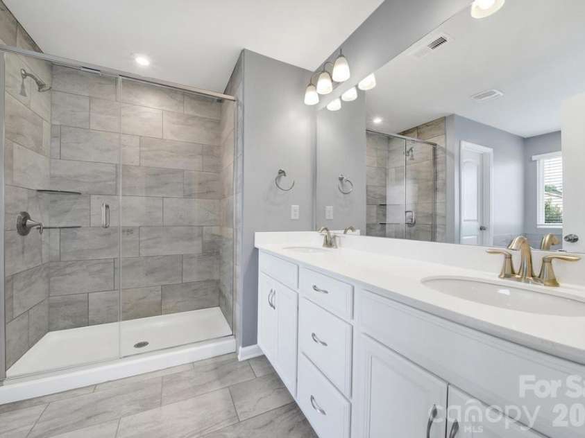 9050 Northfield Crossing Drive, Charlotte, NC 28269.  MLS# CAR4392951, YatesRealty ID 30217. 