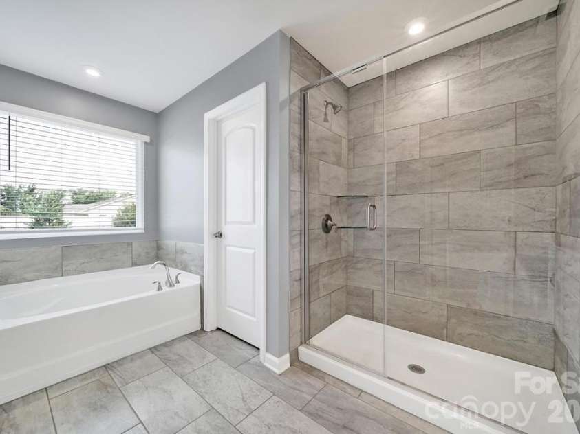 9050 Northfield Crossing Drive, Charlotte, NC 28269.  MLS# CAR4392951, YatesRealty ID 30217. 