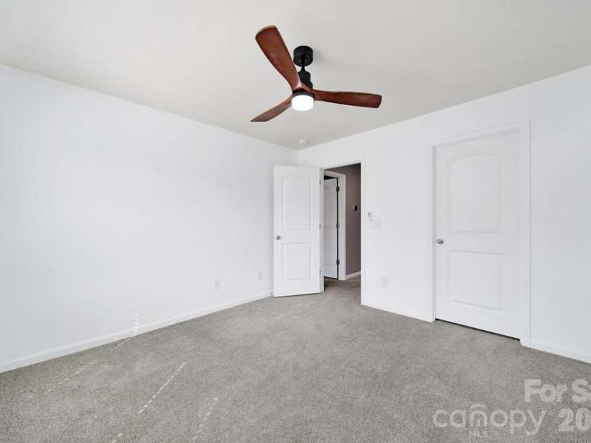 9050 Northfield Crossing Drive, Charlotte, NC 28269.  MLS# CAR4392951, YatesRealty ID 30217. 
