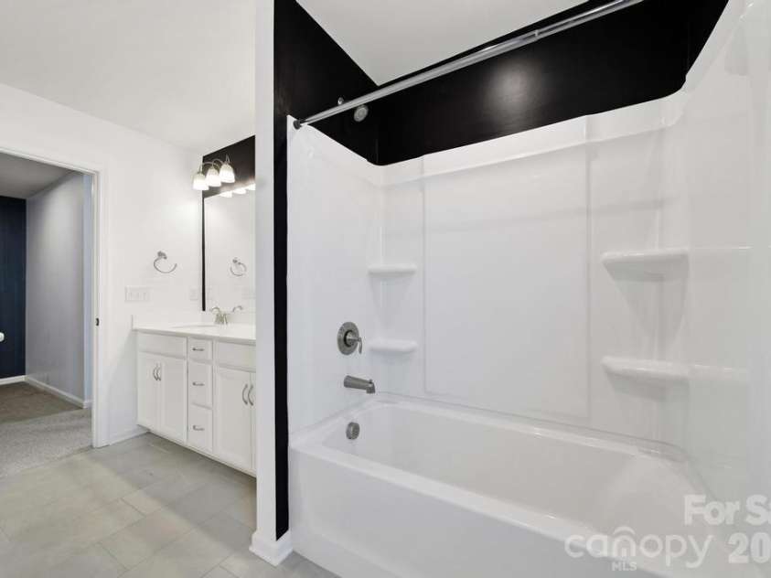 9050 Northfield Crossing Drive, Charlotte, NC 28269.  MLS# CAR4392951, YatesRealty ID 30217. 