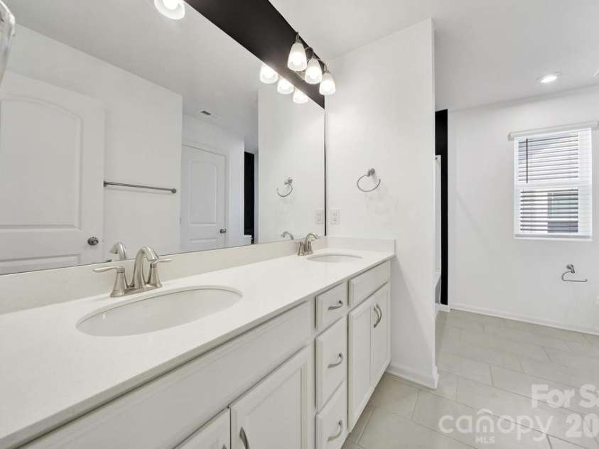9050 Northfield Crossing Drive, Charlotte, NC 28269.  MLS# CAR4392951, YatesRealty ID 30217. 