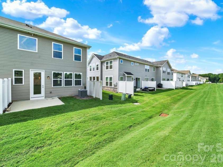 9050 Northfield Crossing Drive, Charlotte, NC 28269.  MLS# CAR4392951, YatesRealty ID 30217. 