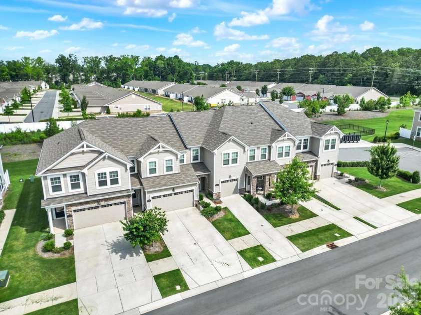 9050 Northfield Crossing Drive, Charlotte, NC 28269.  MLS# CAR4392951, YatesRealty ID 30217. 