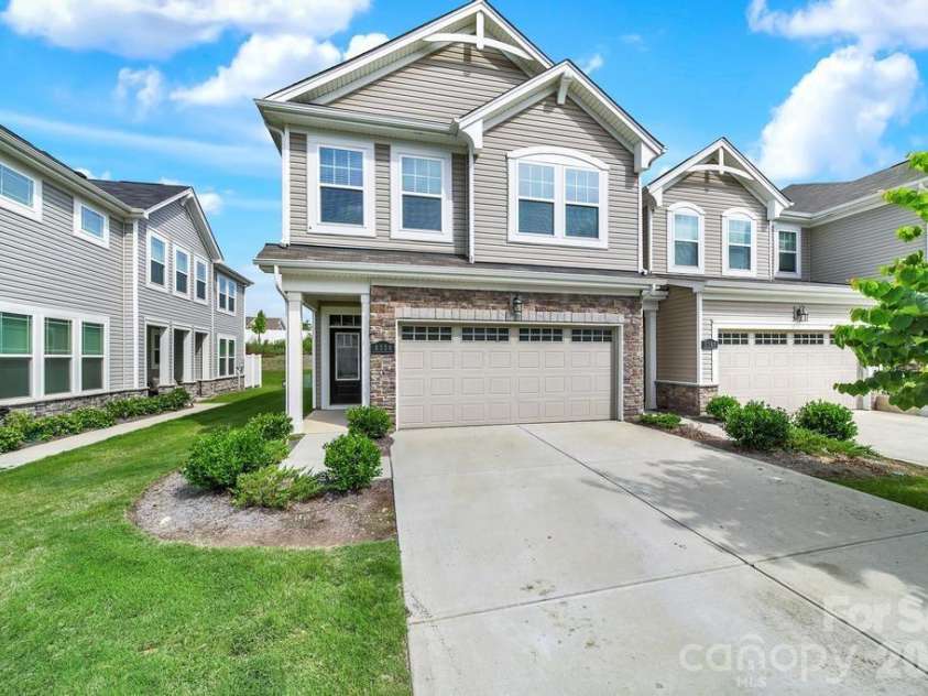 9050 Northfield Crossing Drive, Charlotte, NC 28269.  MLS# CAR4392951, YatesRealty ID 30217. 