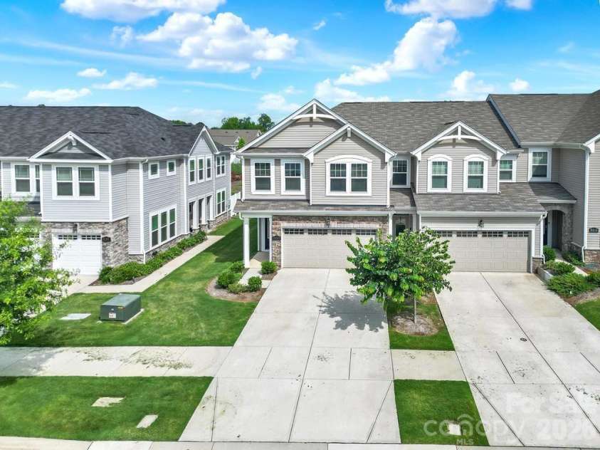 9050 Northfield Crossing Drive, Charlotte, NC 28269.  MLS# CAR4392951, YatesRealty ID 30217. 
