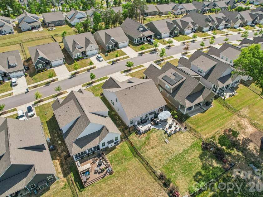 5042 Summer Surprise Lane, Charlotte, NC 28215.  MLS# CAR4372192, YatesRealty ID 30218. 