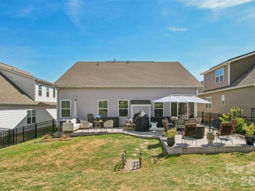 5042 Summer Surprise Lane, Charlotte, NC 28215.  MLS# CAR4372192, YatesRealty ID 30218. Backyard