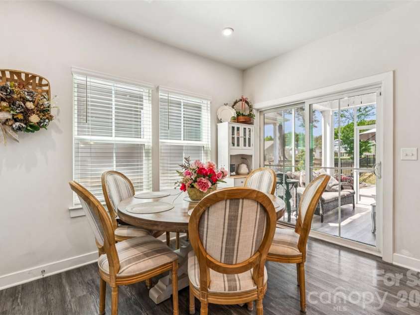5042 Summer Surprise Lane, Charlotte, NC 28215.  MLS# CAR4372192, YatesRealty ID 30218. Dining Area