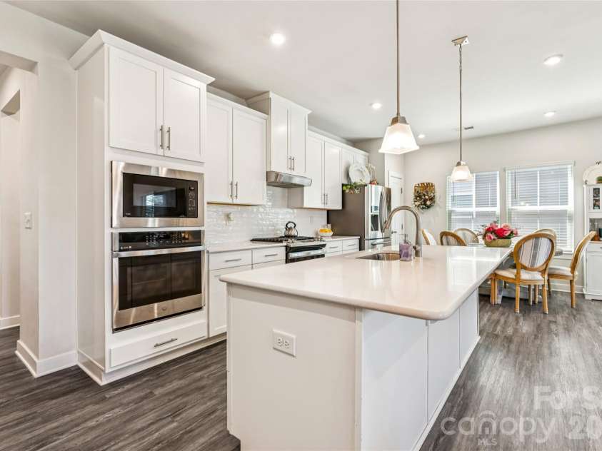5042 Summer Surprise Lane, Charlotte, NC 28215.  MLS# CAR4372192, YatesRealty ID 30218. Kitchen
