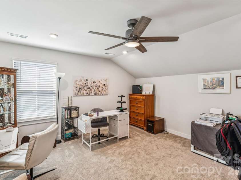 5042 Summer Surprise Lane, Charlotte, NC 28215.  MLS# CAR4372192, YatesRealty ID 30218. Loft