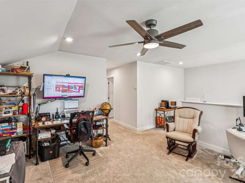 5042 Summer Surprise Lane, Charlotte, NC 28215.  MLS# CAR4372192, YatesRealty ID 30218. Loft