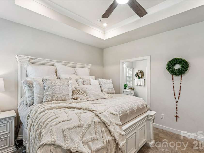 5042 Summer Surprise Lane, Charlotte, NC 28215.  MLS# CAR4372192, YatesRealty ID 30218. Primary