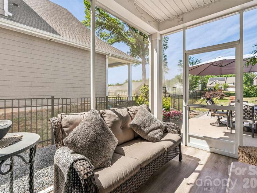 5042 Summer Surprise Lane, Charlotte, NC 28215.  MLS# CAR4372192, YatesRealty ID 30218. Screen Porth