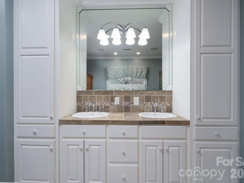 338 Plantation Way, Mount Gilead, NC 27306.  MLS# CAR4335615, YatesRealty ID 3022. Primary En Suite Bathroom