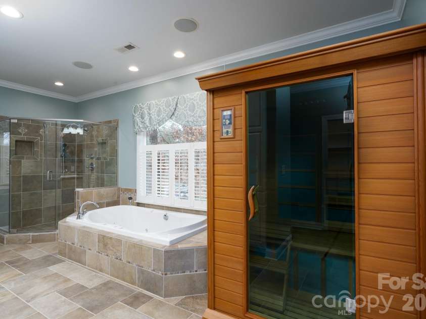 338 Plantation Way, Mount Gilead, NC 27306.  MLS# CAR4335615, YatesRealty ID 3022. Primary En Suite Bathroom