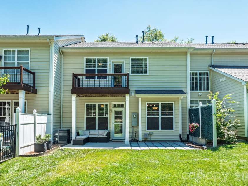 8543 Brookings Drive, Charlotte, NC 28269.  MLS# CAR4390666, YatesRealty ID 30220. 