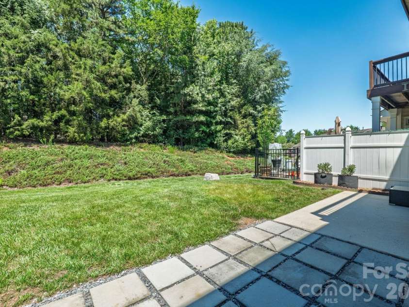 8543 Brookings Drive, Charlotte, NC 28269.  MLS# CAR4390666, YatesRealty ID 30220. 