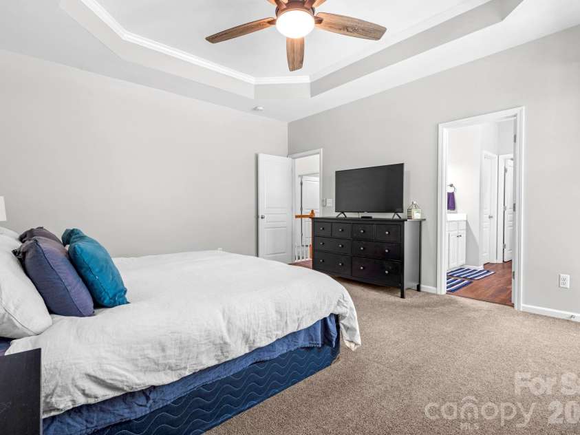 8543 Brookings Drive, Charlotte, NC 28269.  MLS# CAR4390666, YatesRealty ID 30220. 