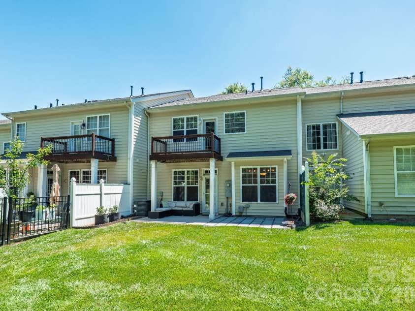 8543 Brookings Drive, Charlotte, NC 28269.  MLS# CAR4390666, YatesRealty ID 30220. 