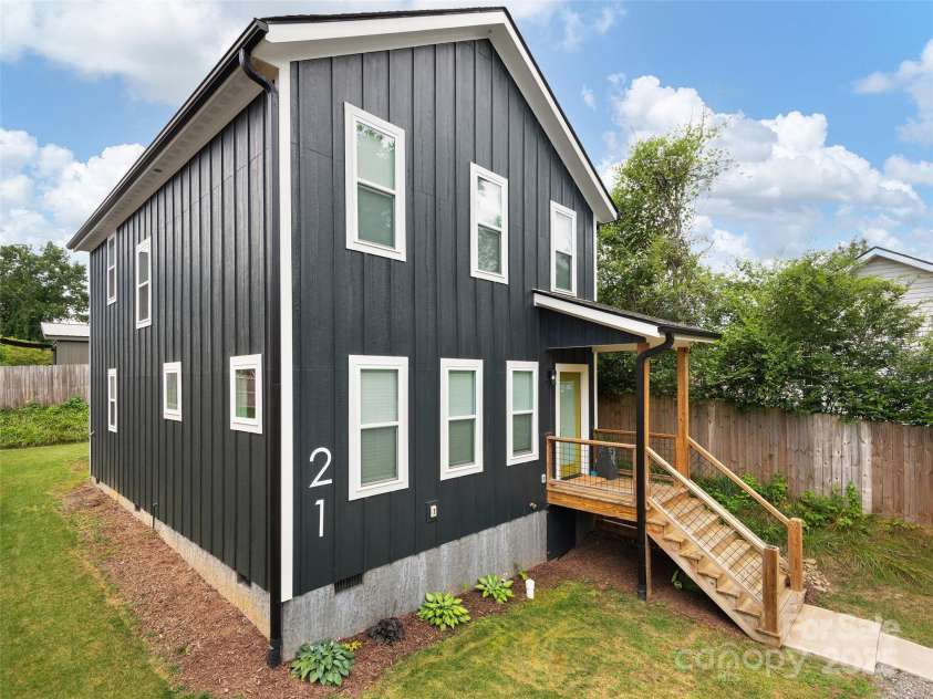 21 Busbee View Road, Asheville, NC 28803.  MLS# CAR4281335, YatesRealty ID 30222. 