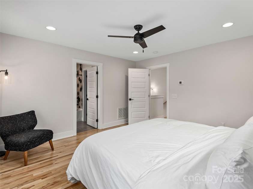 21 Busbee View Road, Asheville, NC 28803.  MLS# CAR4281335, YatesRealty ID 30222. 